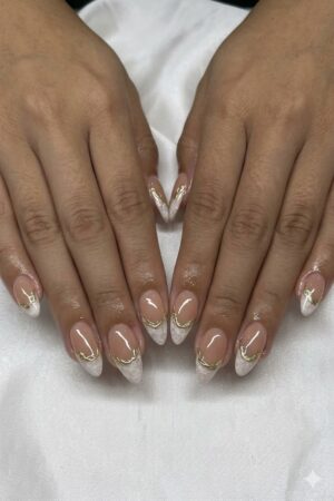 Tyuimhx White French Tip Press On Nails Short Almond Gold Design
